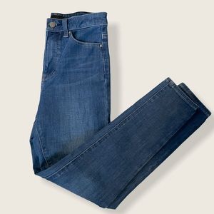 High-waisted Vintage Vibes